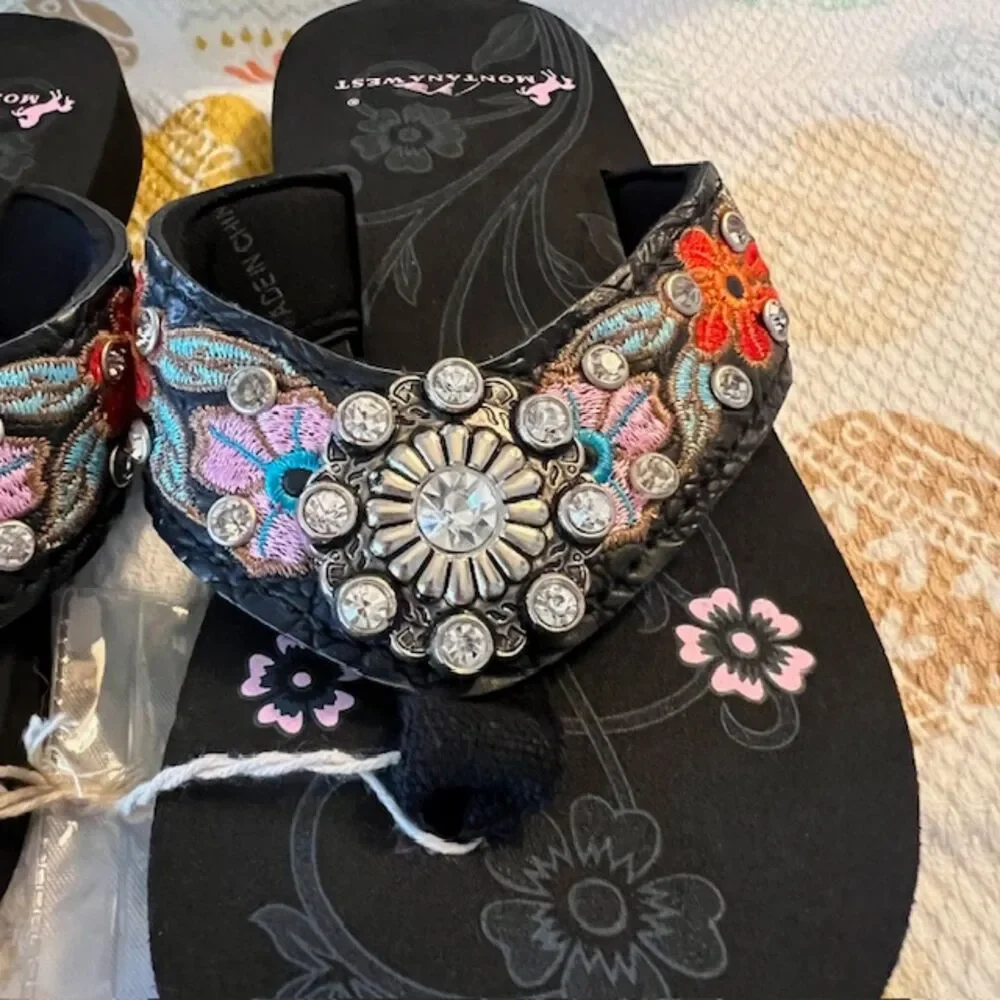 NWOT MONTANA WEST GIRLS SIZE S/M 12-13 RHINESTONE FLIP FLOPS